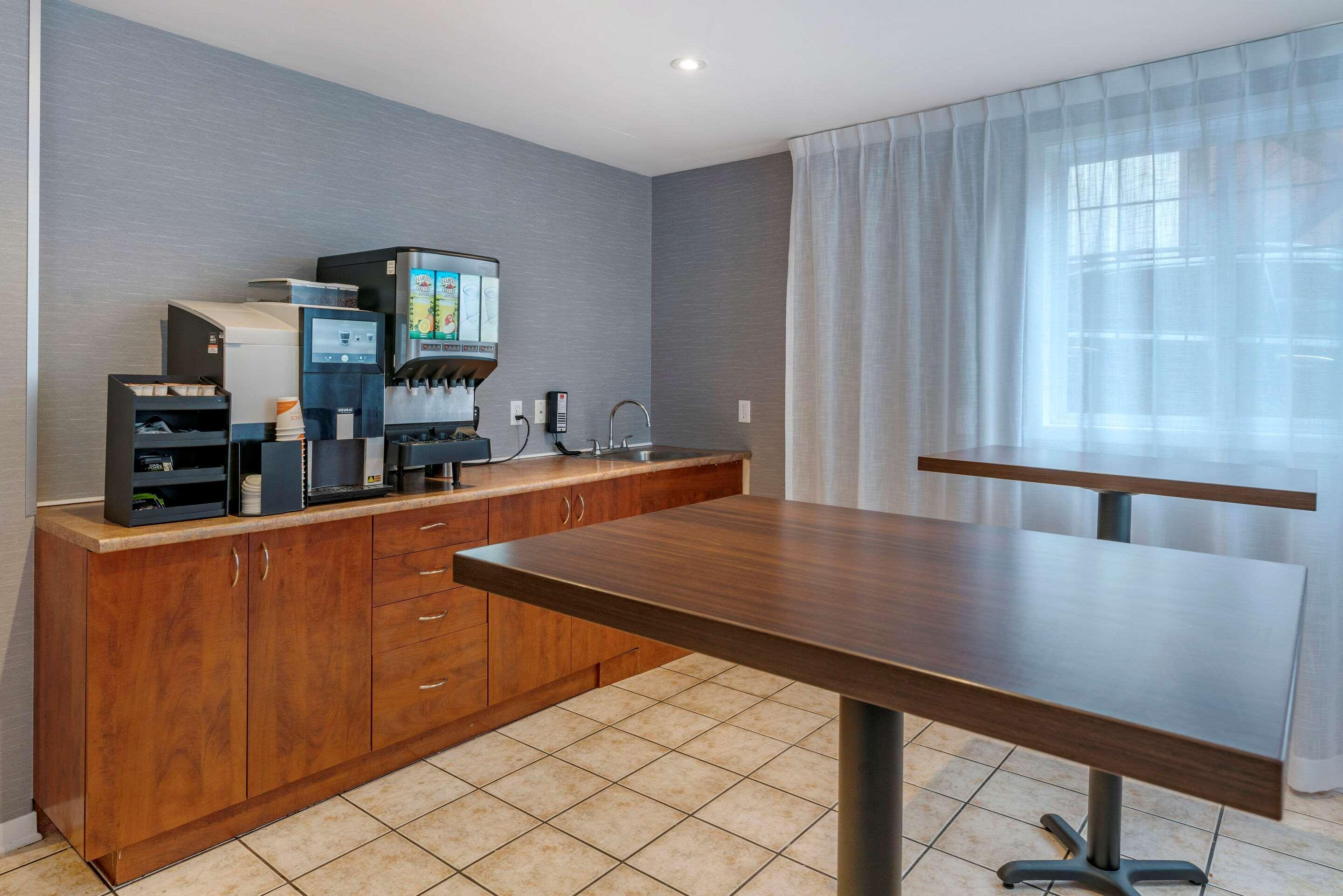 Econo Lodge Montréal Eksteriør billede