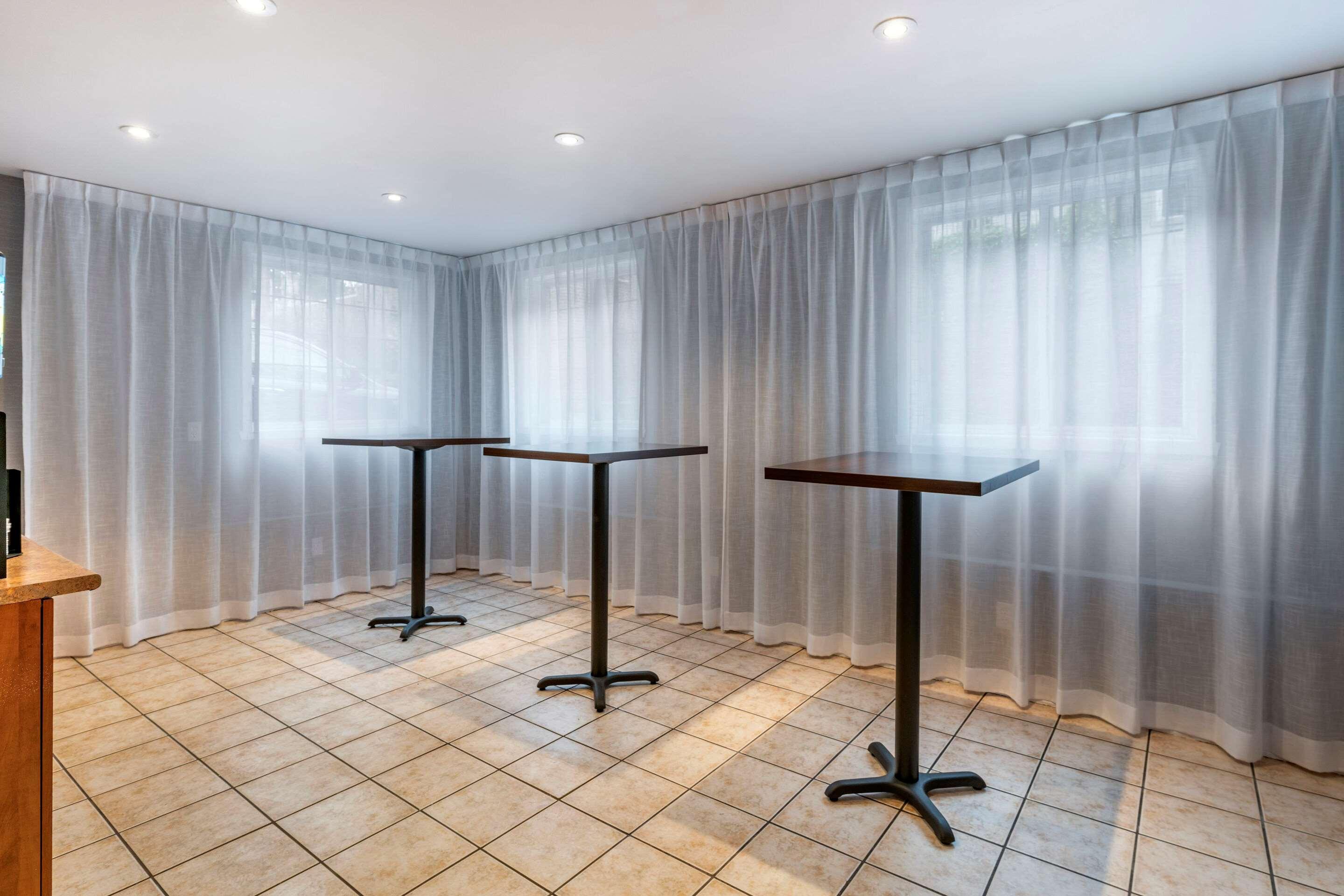 Econo Lodge Montréal Eksteriør billede